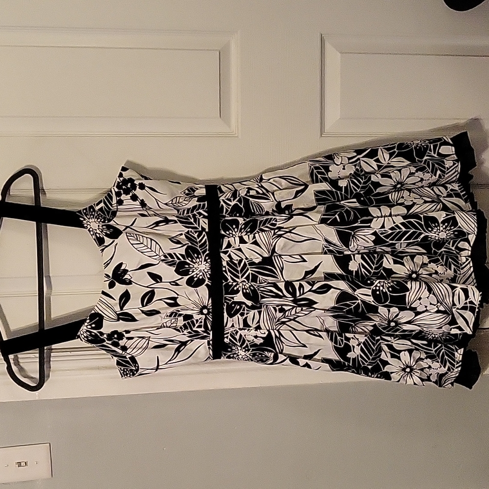 2/$20 Spense Black and White Floral Ribbon Tie Waist Fit and Flare Dress
